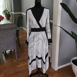 Bcbgmaxazria black and white dress sz small
